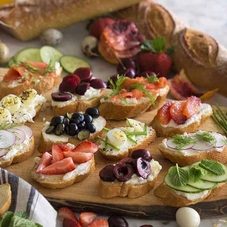 Canapes - Definition of Canapes